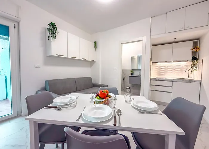 Nashville Apartment, 50 Passi Dalla A813 *